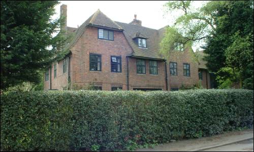 Heath Close corner H Way